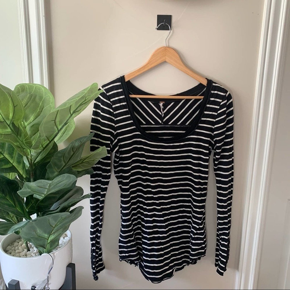 Free People Scoop Neck Detail Cuff Sleeve Too. L